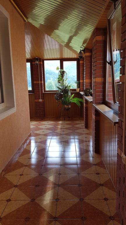 Lara Hotel Solochyn Buitenkant foto