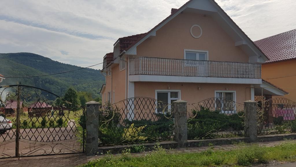 Lara Hotel Solochyn Buitenkant foto