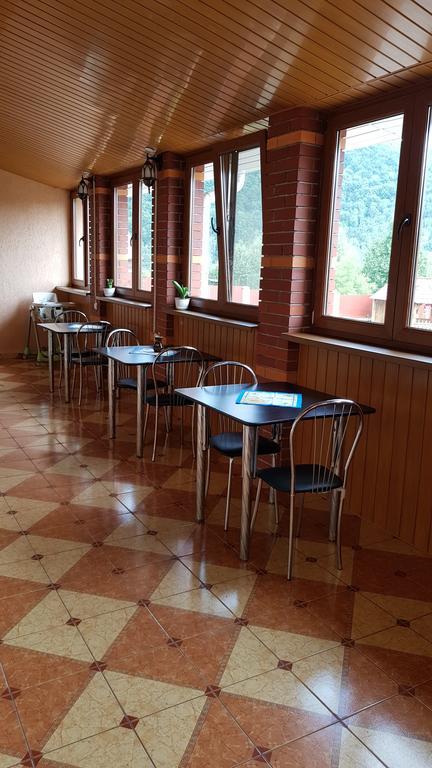 Lara Hotel Solochyn Buitenkant foto