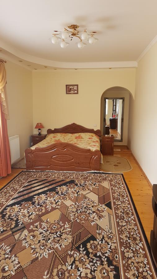 Lara Hotel Solochyn Buitenkant foto