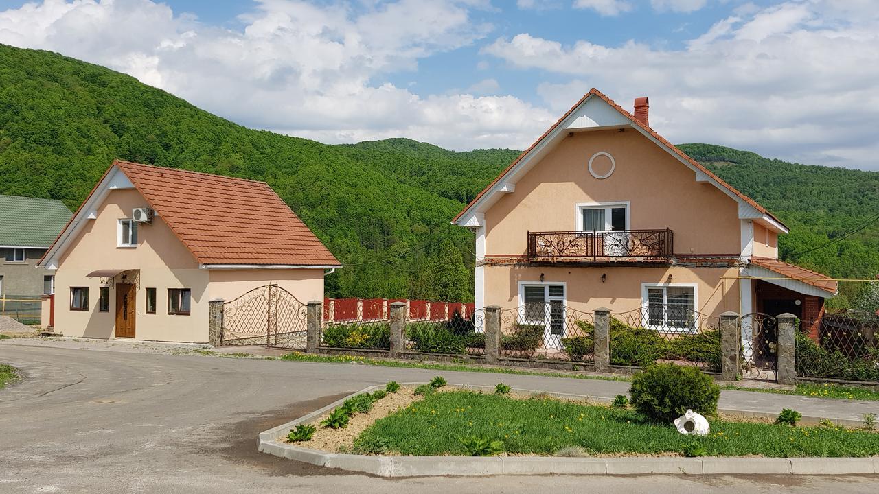 Lara Hotel Solochyn Buitenkant foto